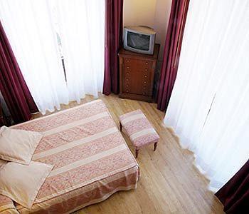 Hotel Comte Tallaferro バサルー エクステリア 写真